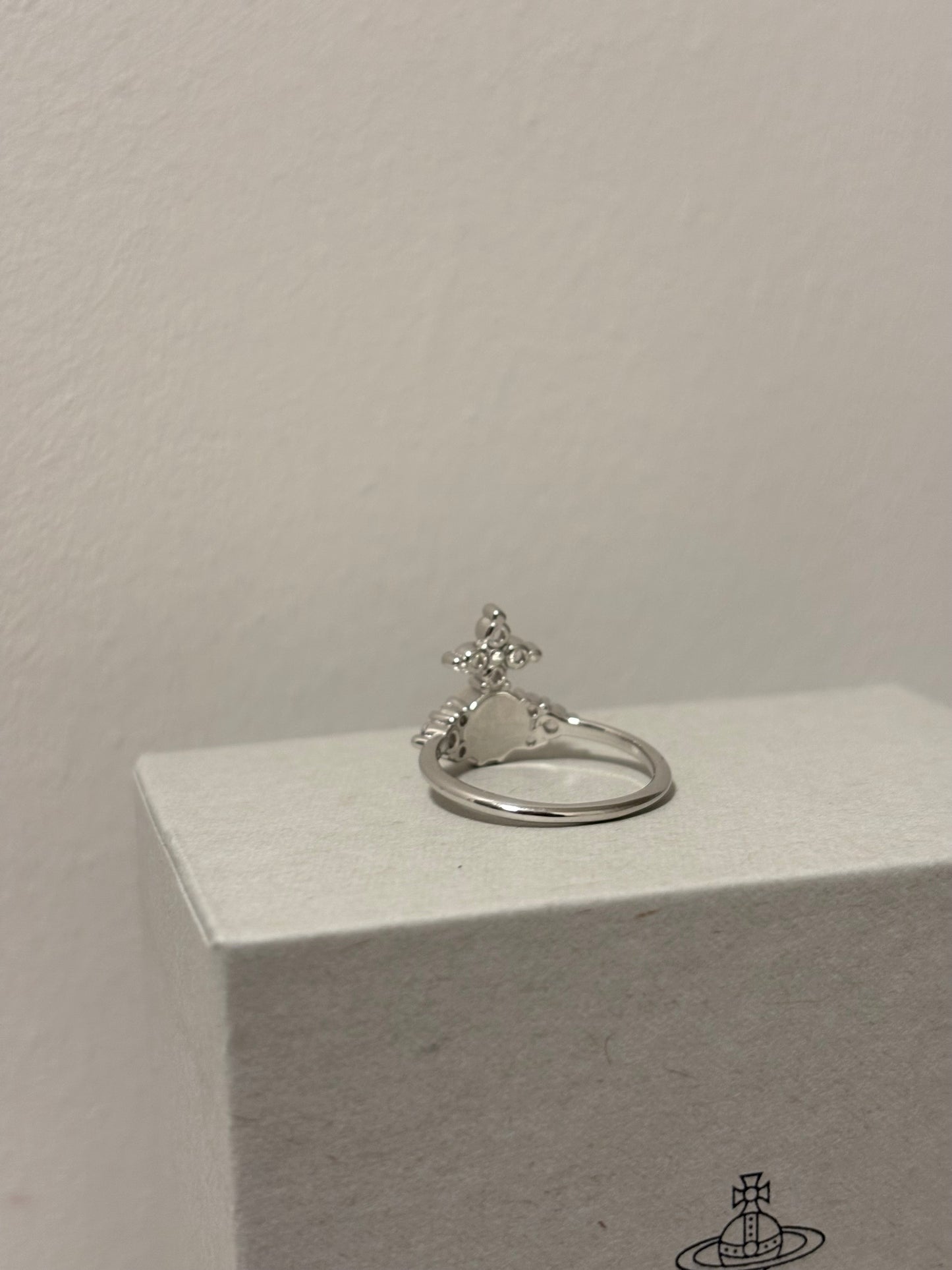 [現貨] Vivienne Westwood Feodora小珍珠戒指