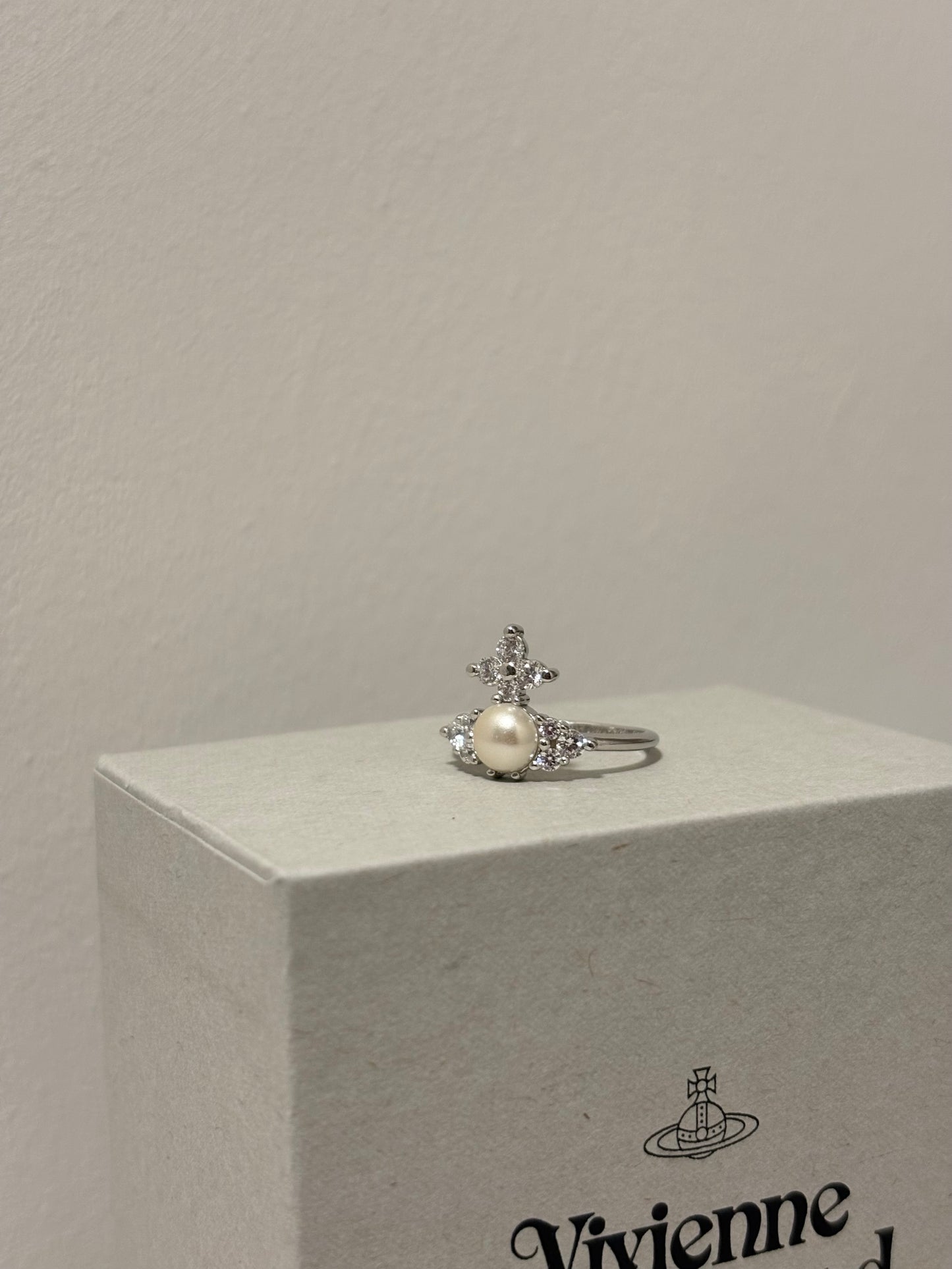 [現貨] Vivienne Westwood Feodora小珍珠戒指