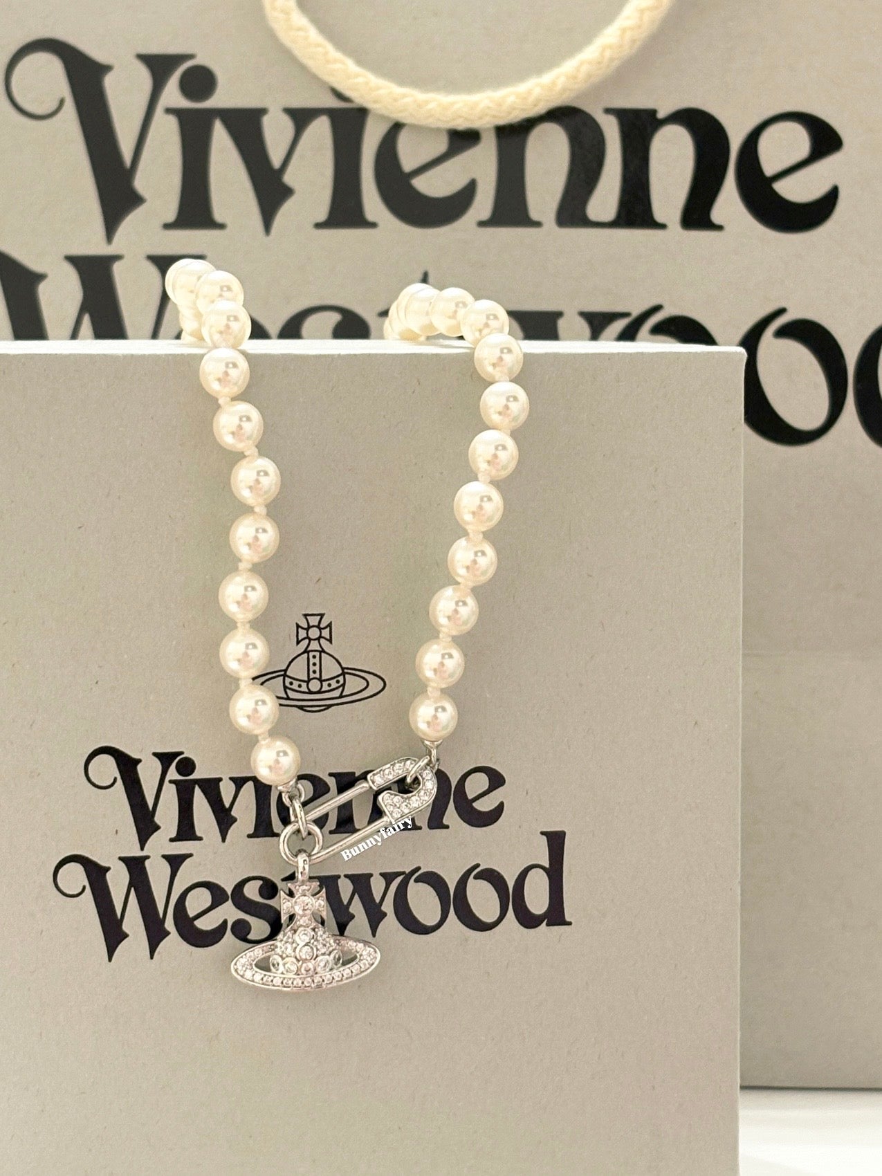 [預購] Vivienne Westwood Lucrece 珍珠別針項鍊