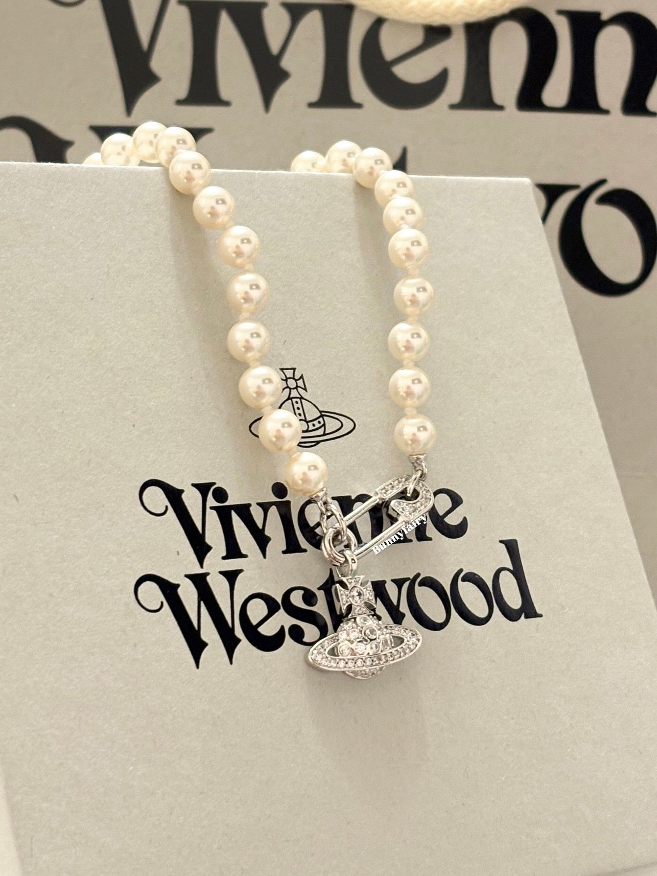 [預購] Vivienne Westwood Lucrece 珍珠別針項鍊