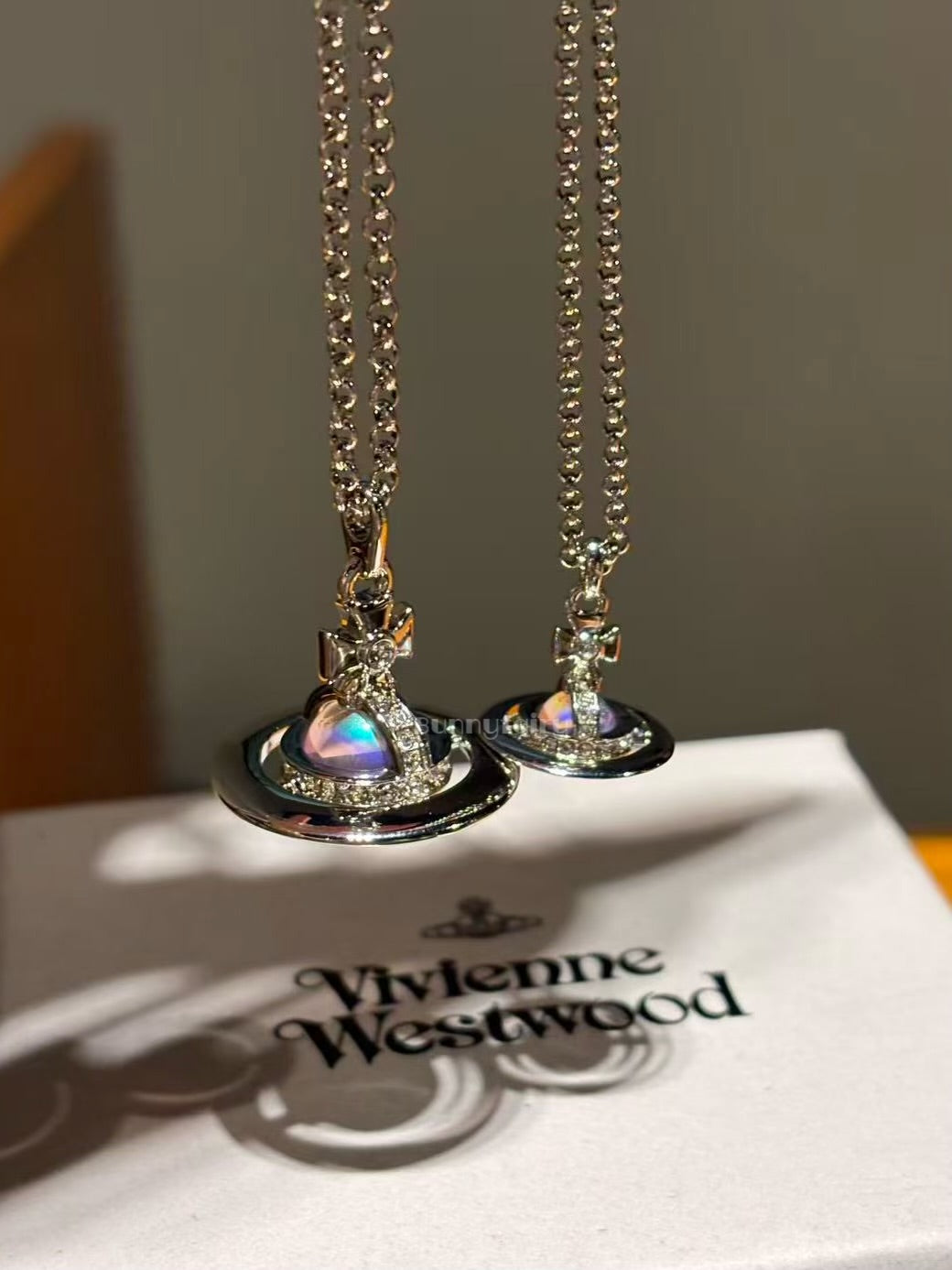 [預購] Vivienne Westwood Orb 歐若拉 銀色