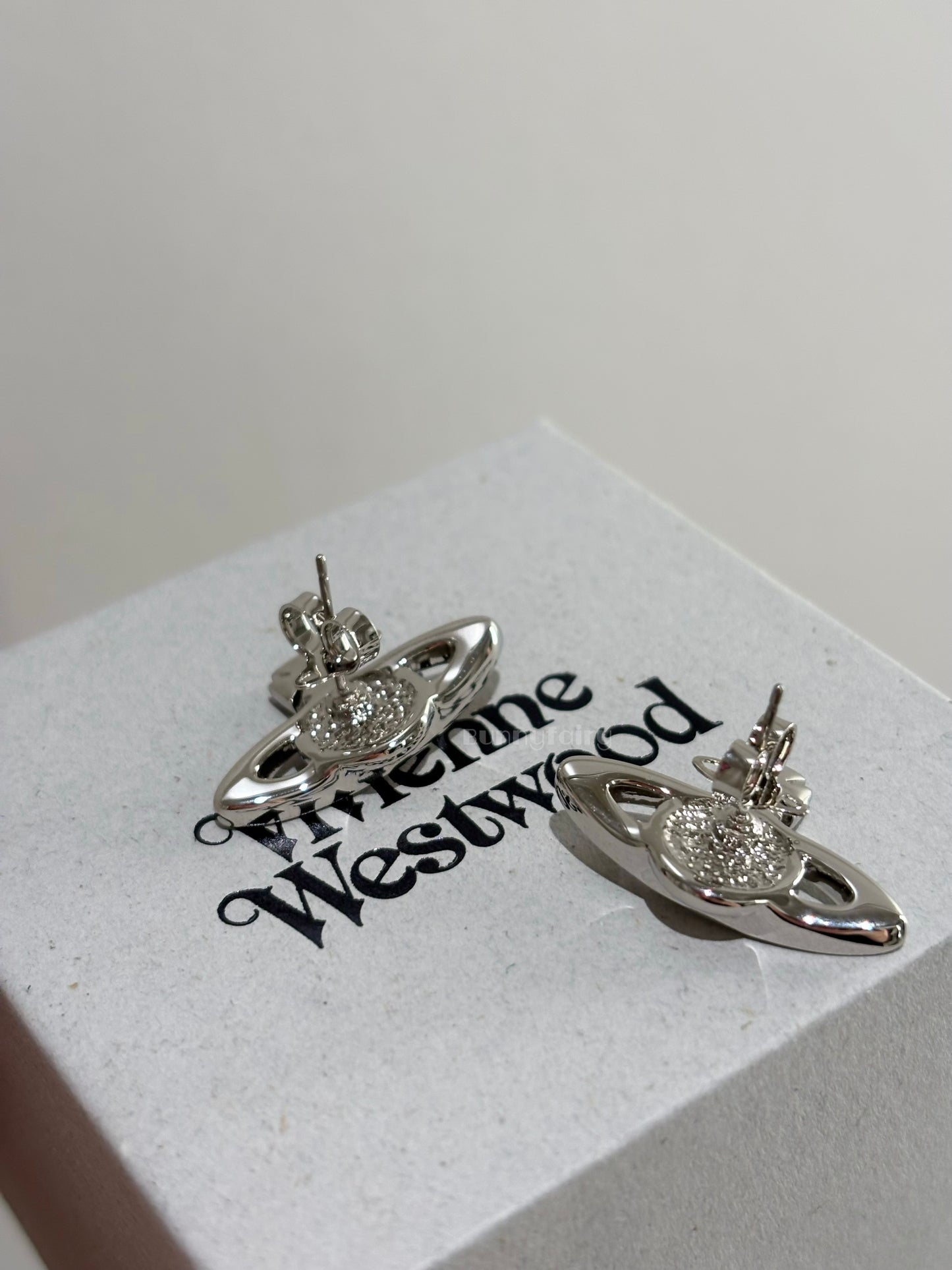 [預購] Vivienne Westwood Mini Bas溝鑽耳環 限定粉鑽