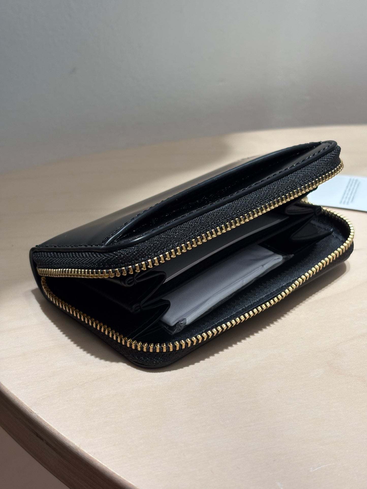 [現貨] Coach Essentials Zip Around Wallet 亮面零錢卡包