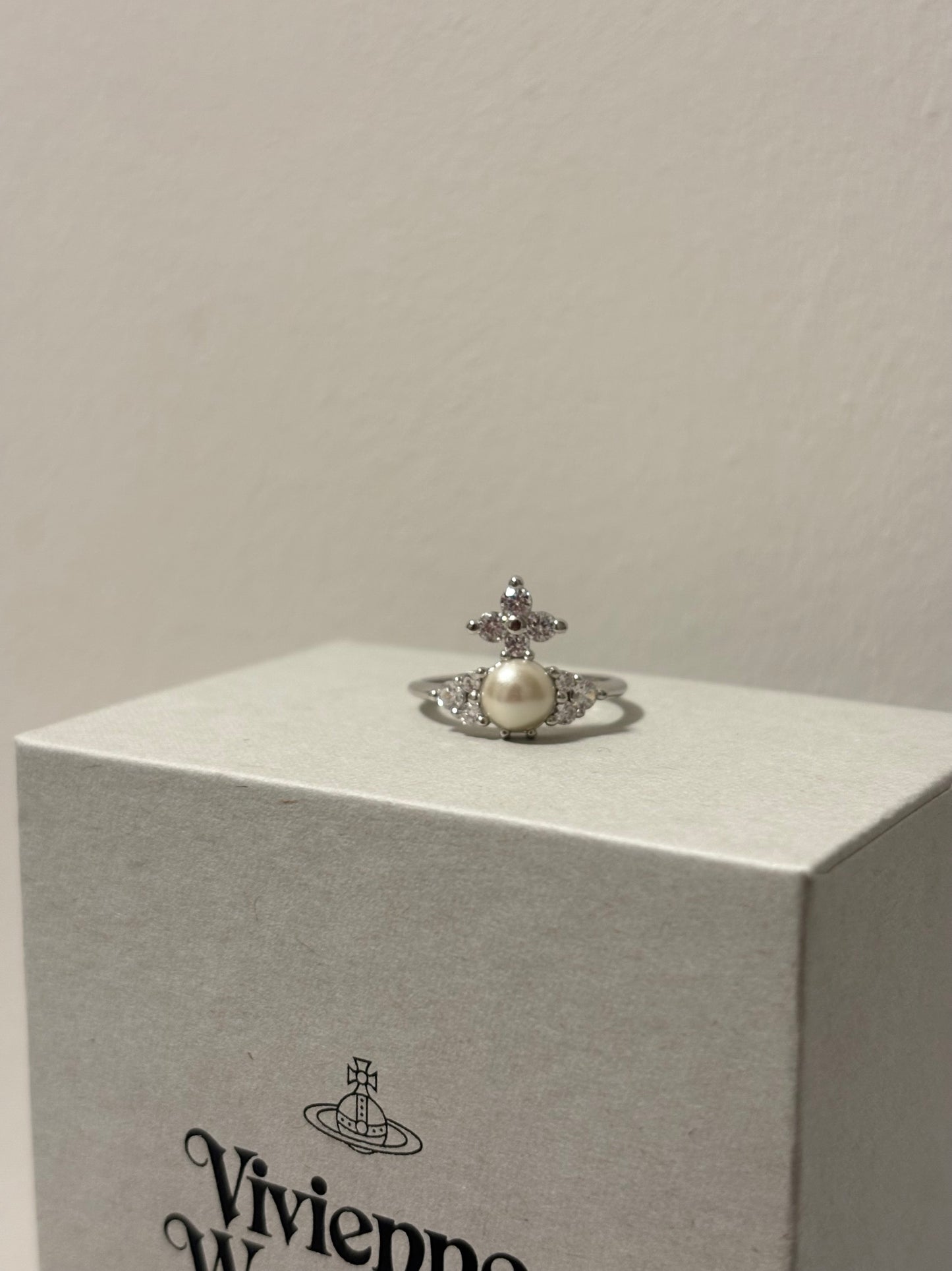 [現貨] Vivienne Westwood Feodora小珍珠戒指