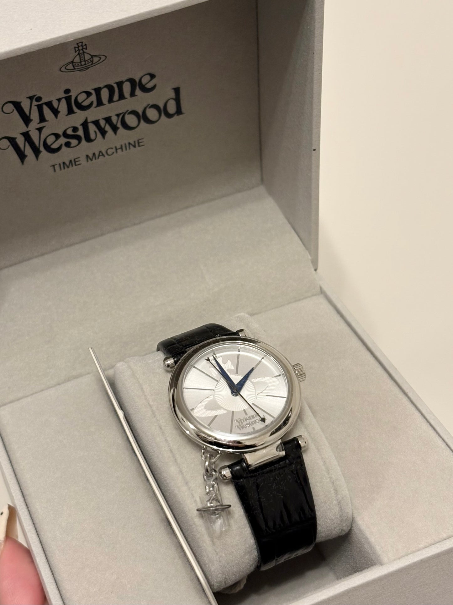 [預購] Vivienne Westwood 鱷魚紋黑銀手錶