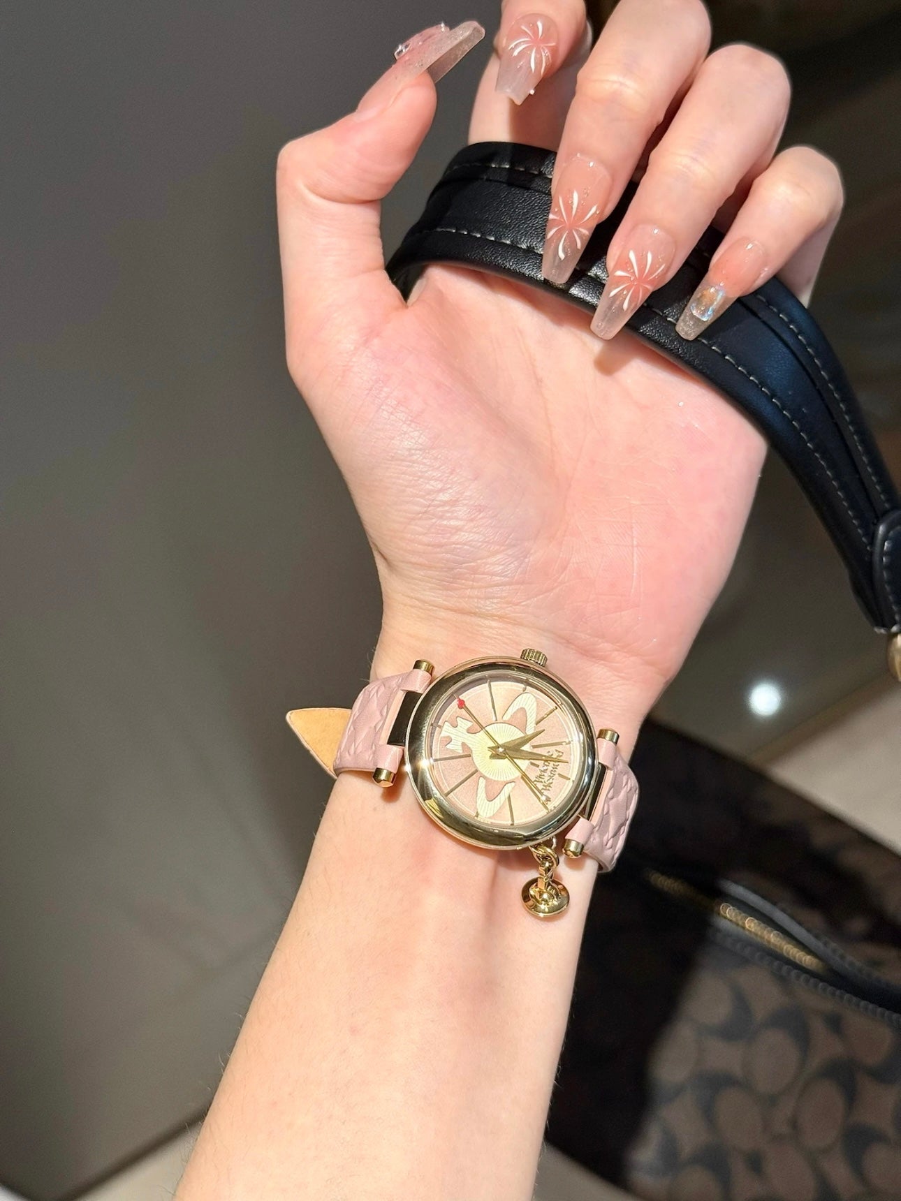 [預購] Vivienne Westwood 粉色浮雕手錶