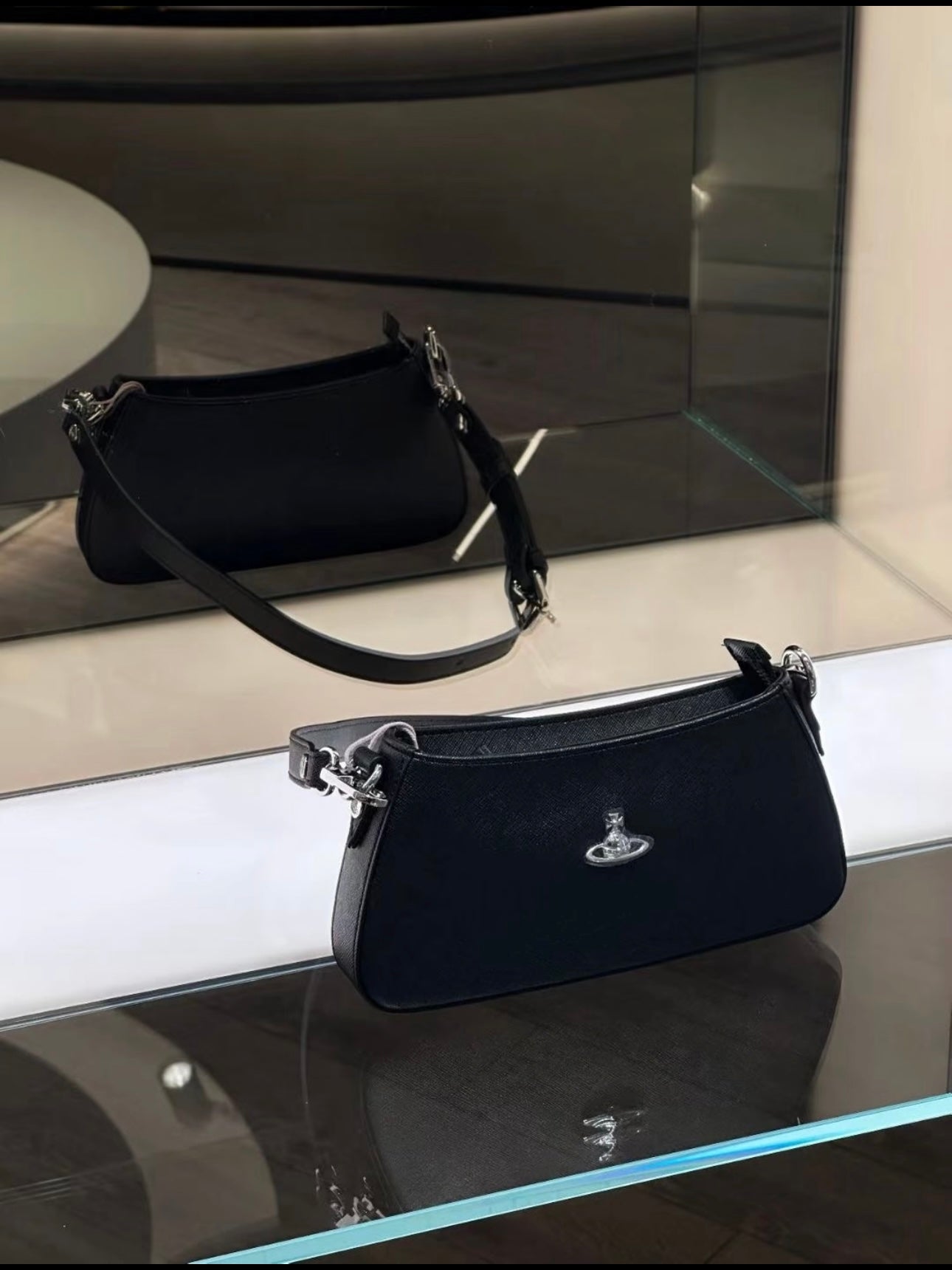 [現貨] Vivienne Westwood Tasha十字紋腋下包