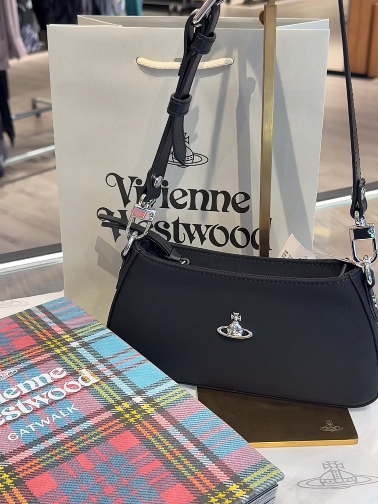 [現貨] Vivienne Westwood Tasha十字紋腋下包
