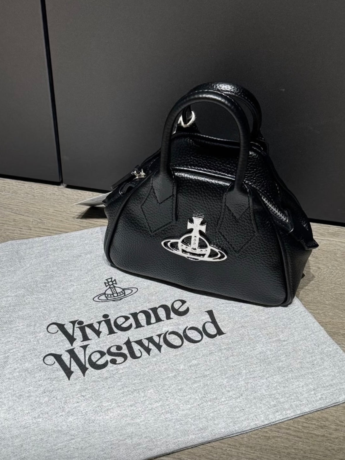 [預購] Vivienne Westwood Yasmine Mini Bag 荔枝皮迷你保齡球包