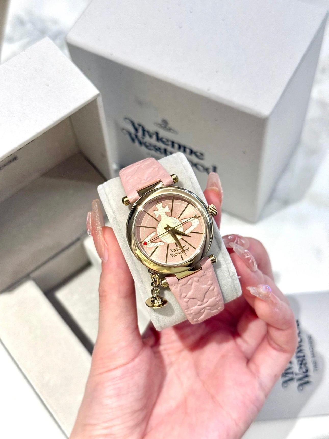 [預購] Vivienne Westwood 粉色浮雕手錶