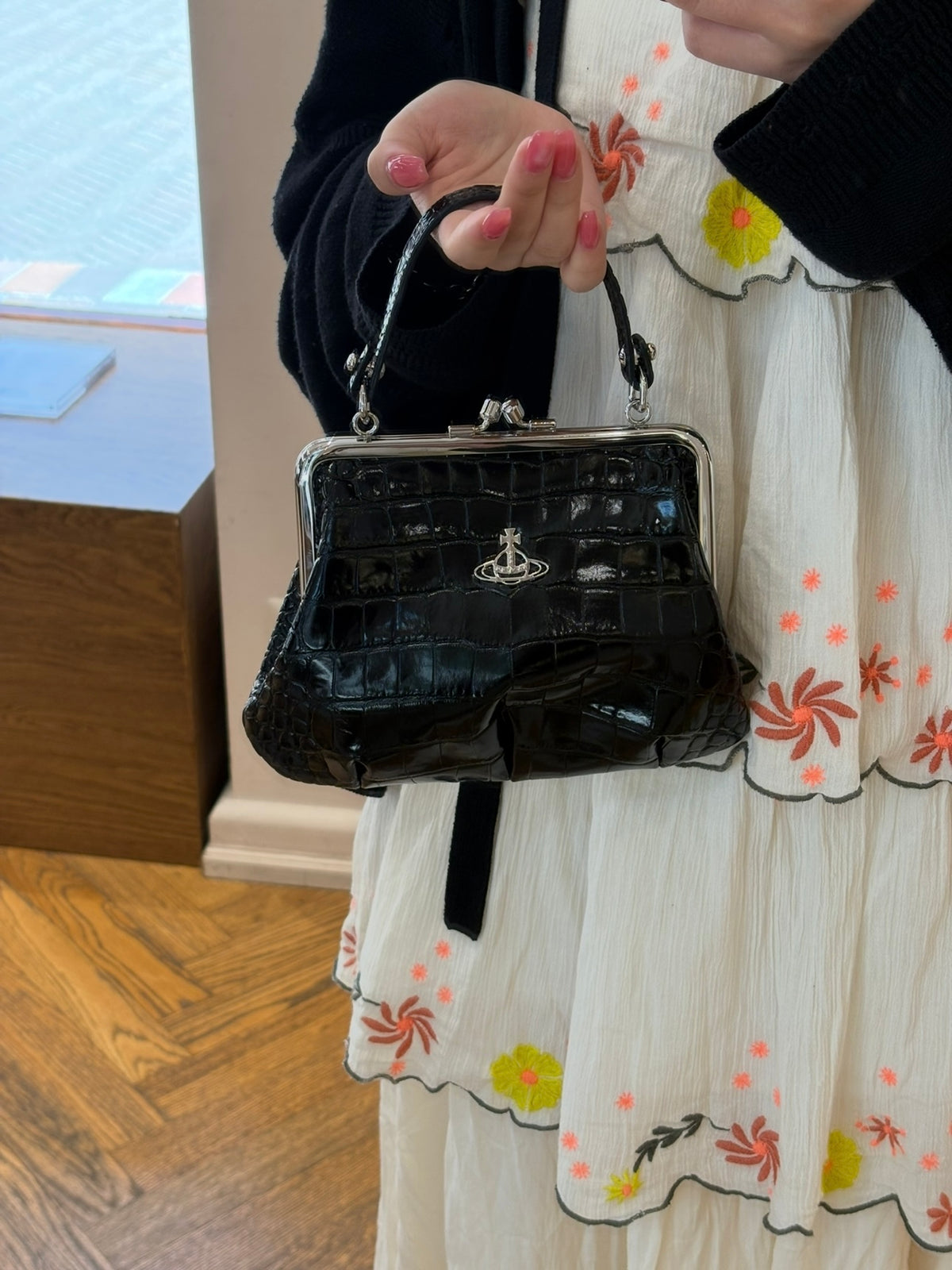 [現貨] Vivienne Westwood 鱷魚紋口金包包
