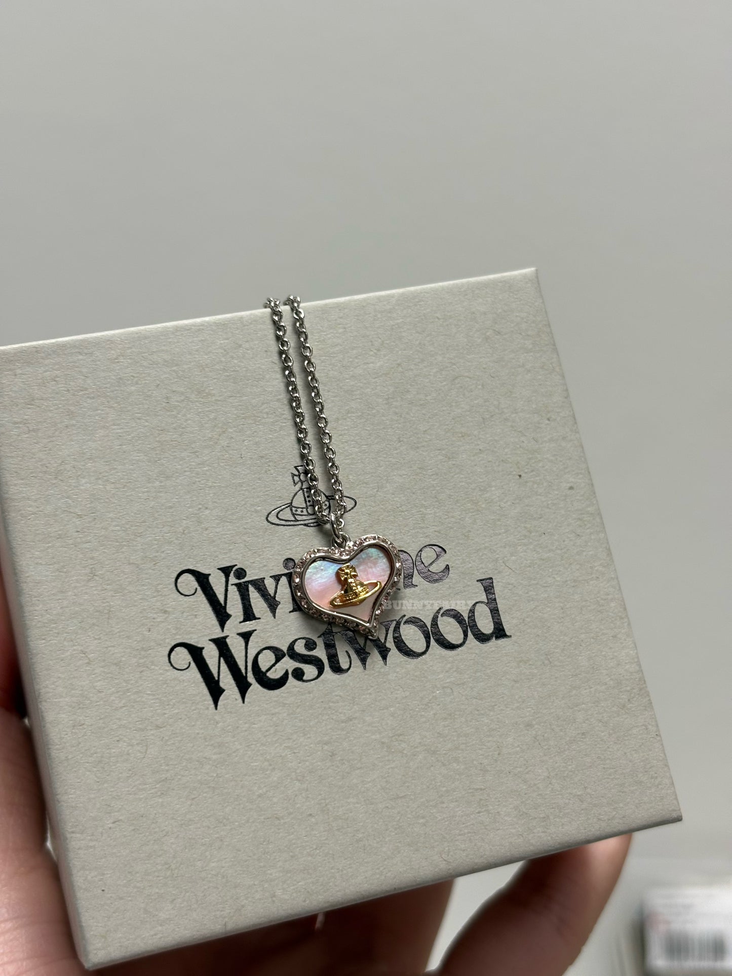 [預購] Vivienne Westwood Petra 粉貝母項鍊