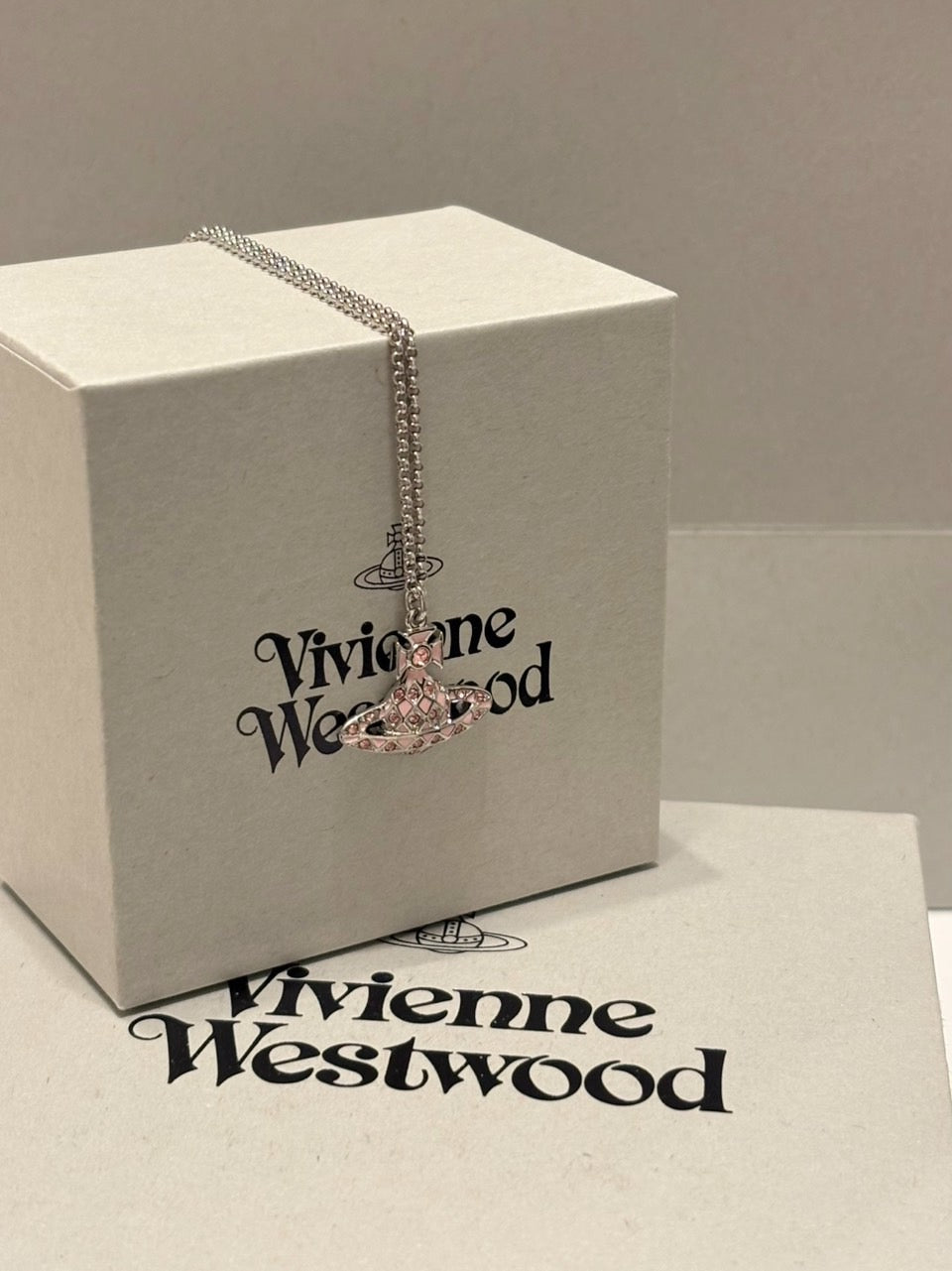 [現貨] VivienneWesteood 粉色菱格小土星項鍊