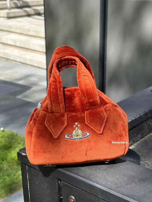 [預購] Vivienne Westwood Mini Yasmine絲絨包