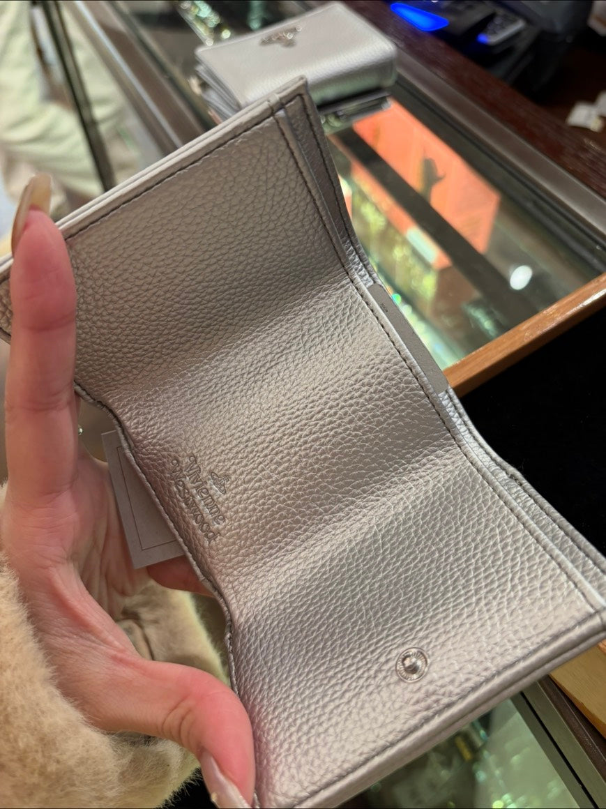 [現貨] Vivienne Westwood 銀色信封短夾