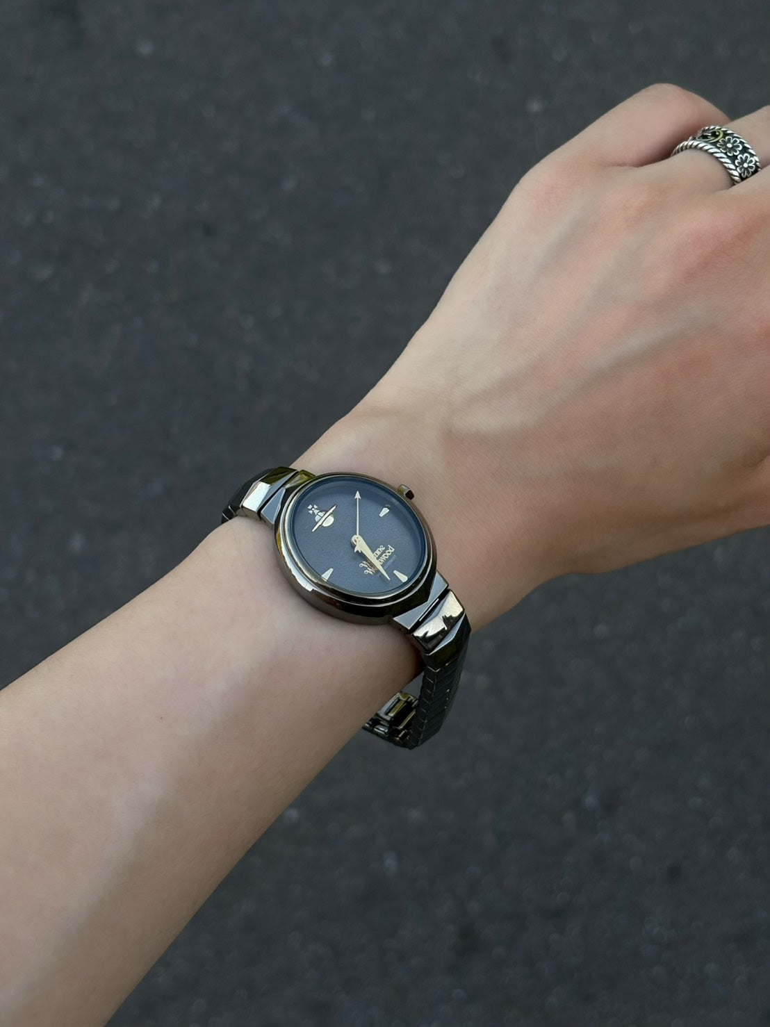 [預購] Vivienne Westwood Amour Watch 蛇骨手錶 槍色